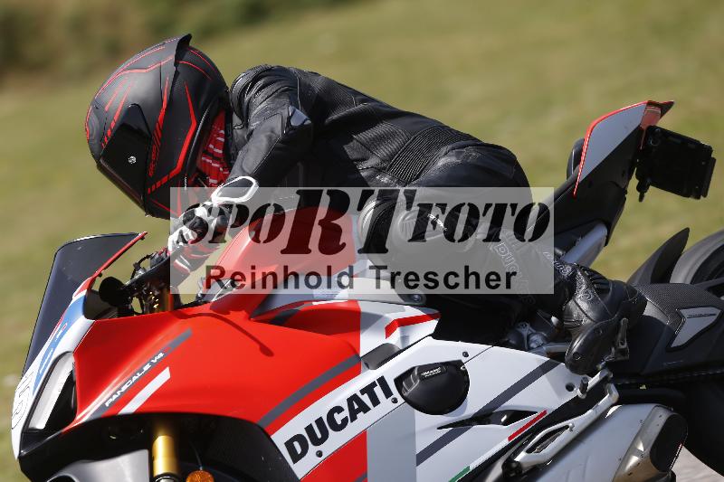 /27 12.06.2025 Ducati Schweiz Trackday Warmup  ADR/gruen-vert/15